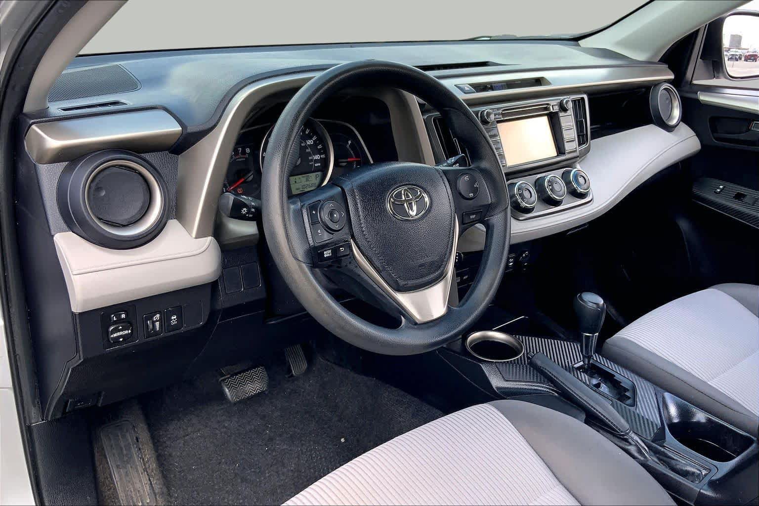 Used 2015 Toyota RAV4 LE FWD image 17