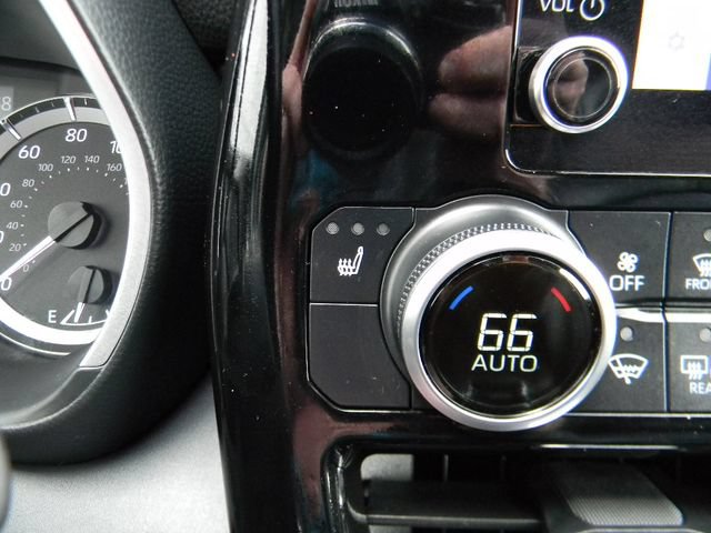 Used 2023 Toyota Highlander XLE AWD/4WD image 15