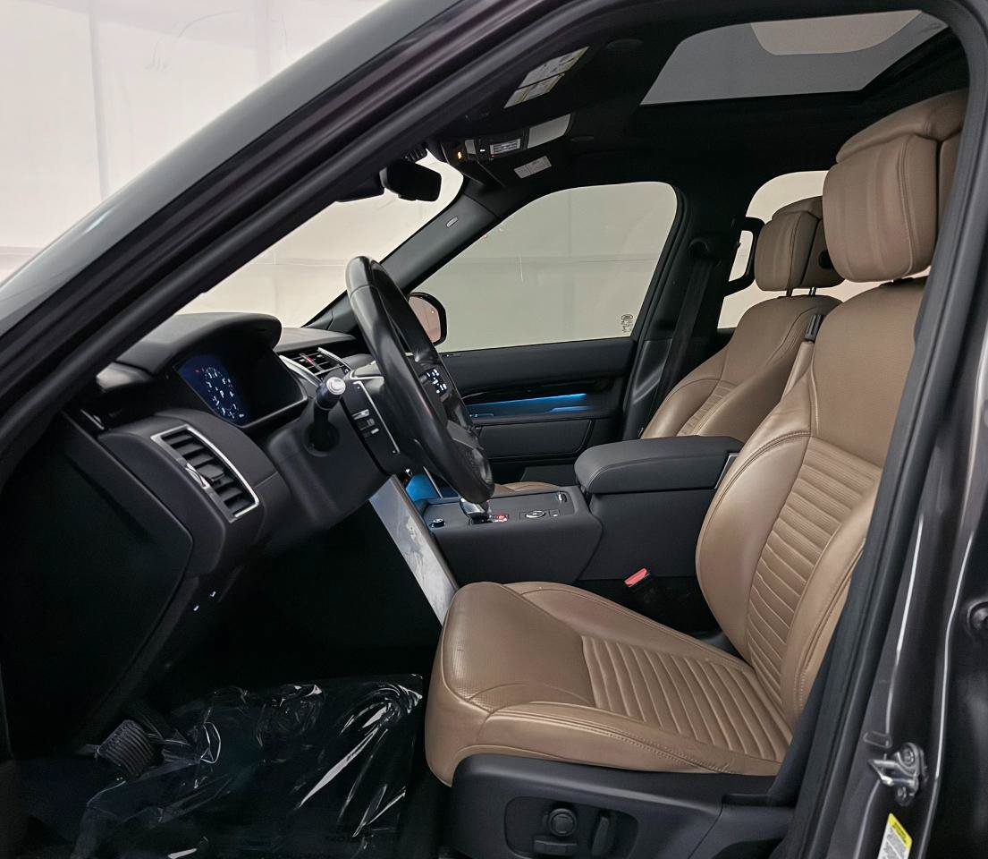 Used 2022 Land Rover Discovery S AWD/4WD image 17