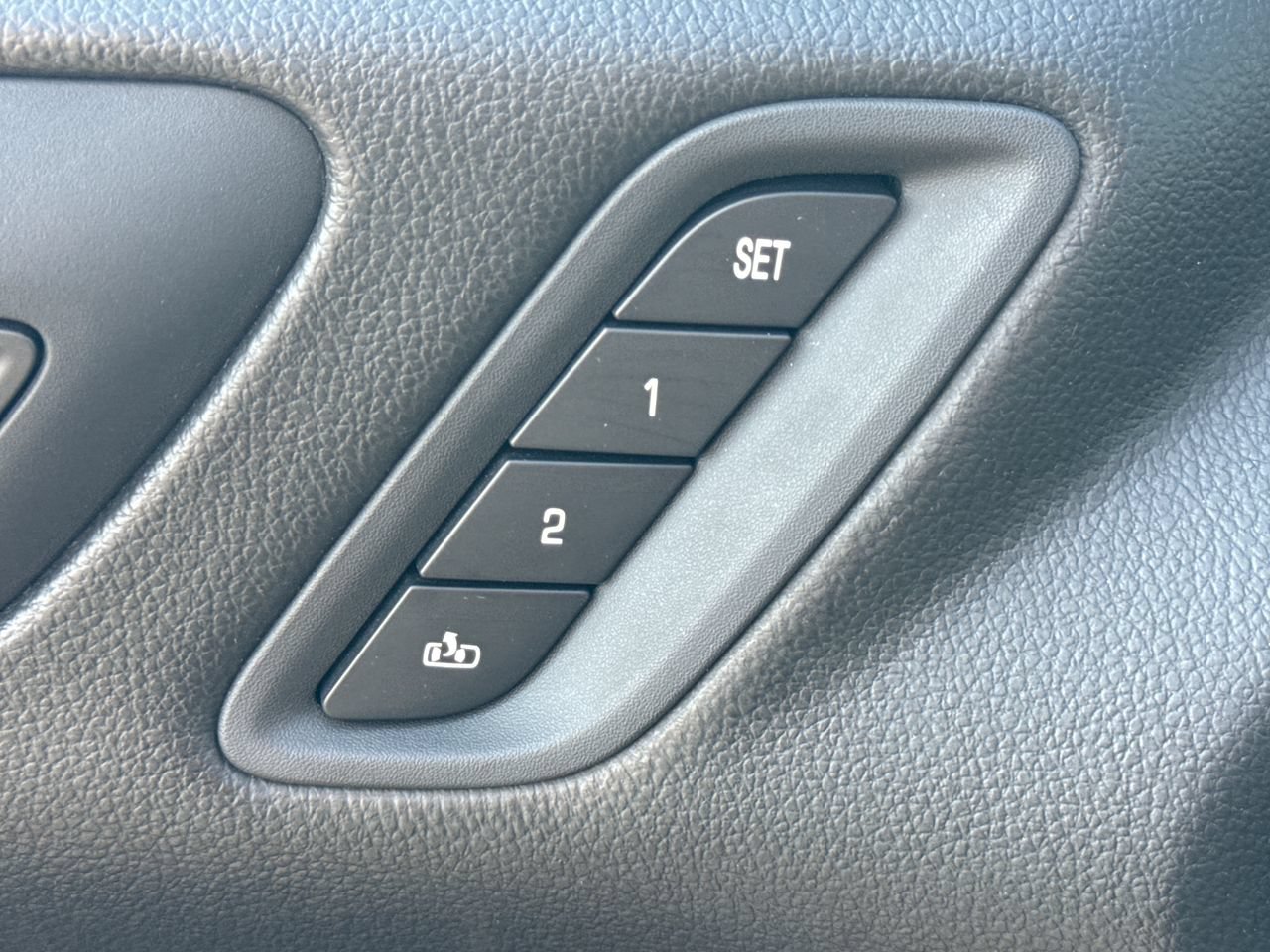 Used 2018 GMC Acadia SLT w/ LPO, Floor Liner Package FWD image 15