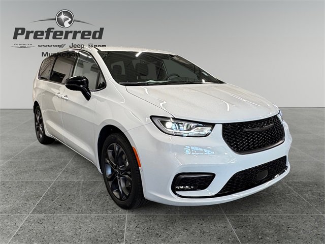 New 2026 Chrysler Pacifica Select