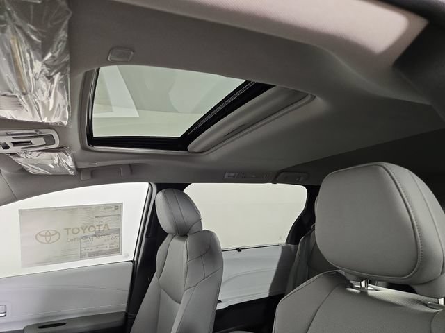 New 2026 Toyota Sienna XLE FWD image 33