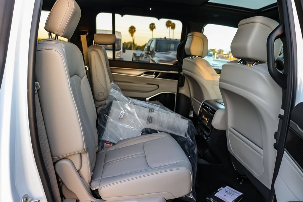 New 2026 Jeep Grand Wagoneer Limited AWD/4WD image 18
