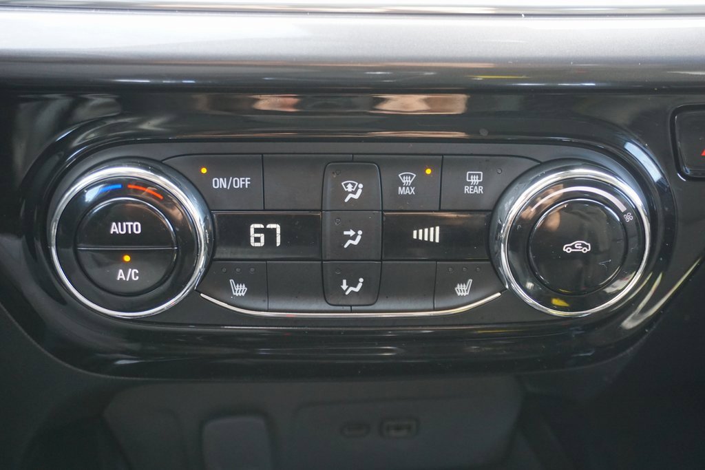 Used 2025 Chevrolet Trax ACTIV w/ Sunroof Package image 15