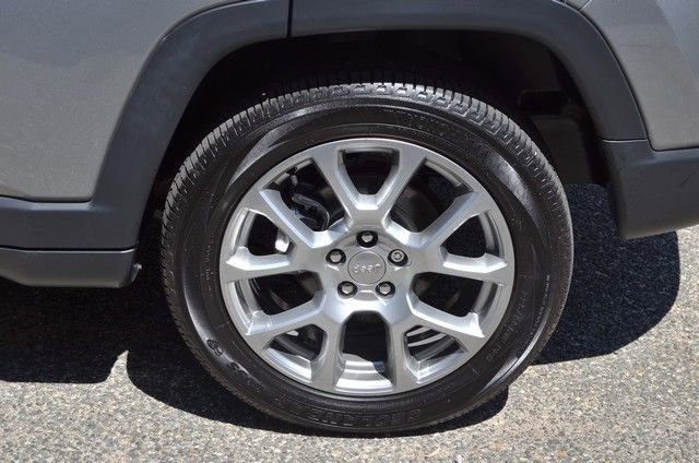 Used 2022 Jeep Compass Latitude w/ Sun and Sound Group AWD/4WD image 12