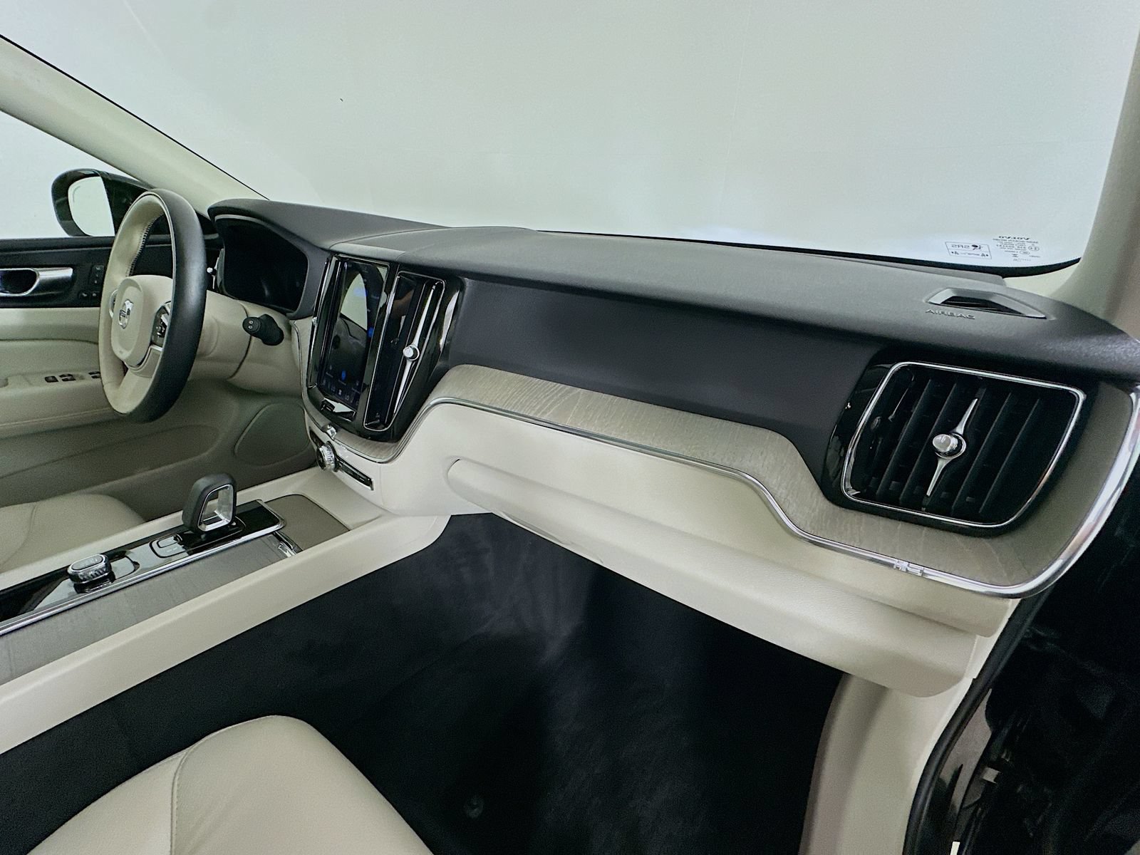 Used 2023 Volvo XC60 B5 Plus w/ Climate Package AWD/4WD image 44