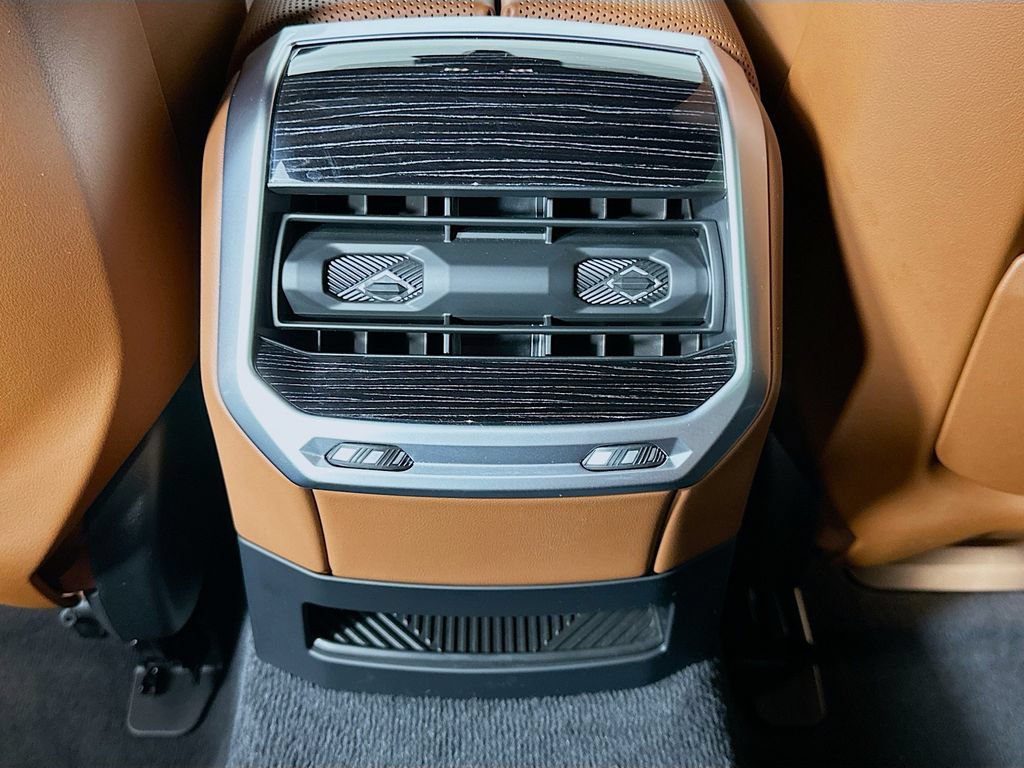 Used 2025 BMW i7 xDrive60 w/ Executive Package AWD/4WD image 25