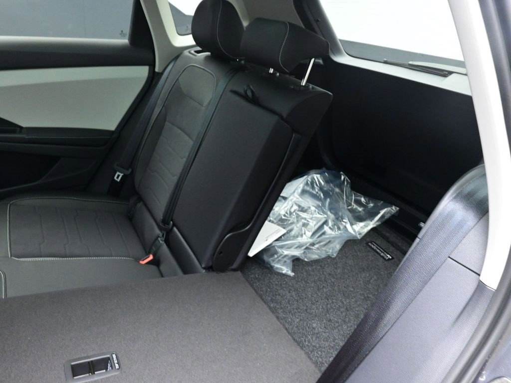 New 2025 Volkswagen Taos SE image 25