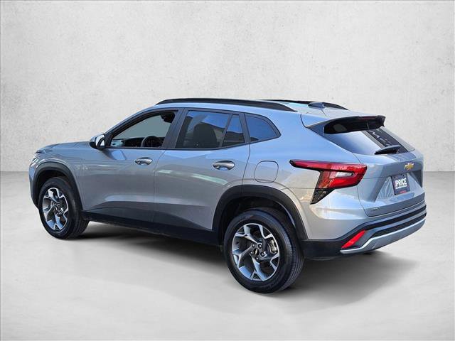 Used 2025 Chevrolet Trax LT FWD image 8