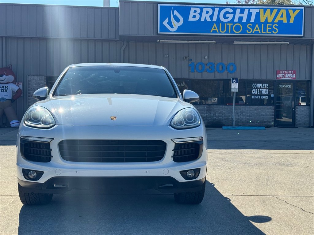 Used 2015 Porsche Cayenne S image 4