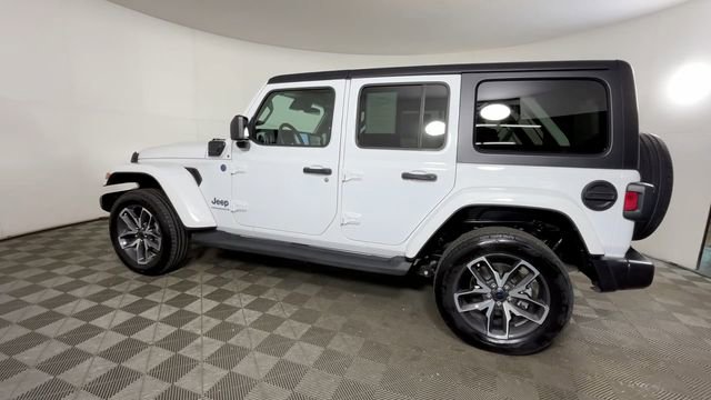 Used 2024 Jeep Wrangler Unlimited w/ Convenience Group AWD/4WD image 9
