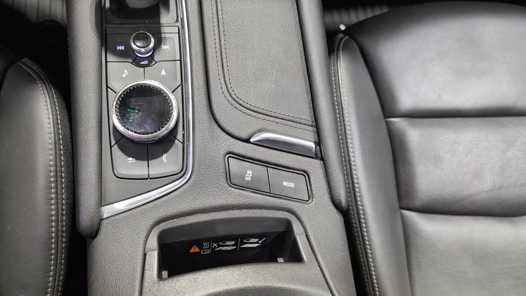 Used 2023 Cadillac XT6 Sport AWD/4WD image 16