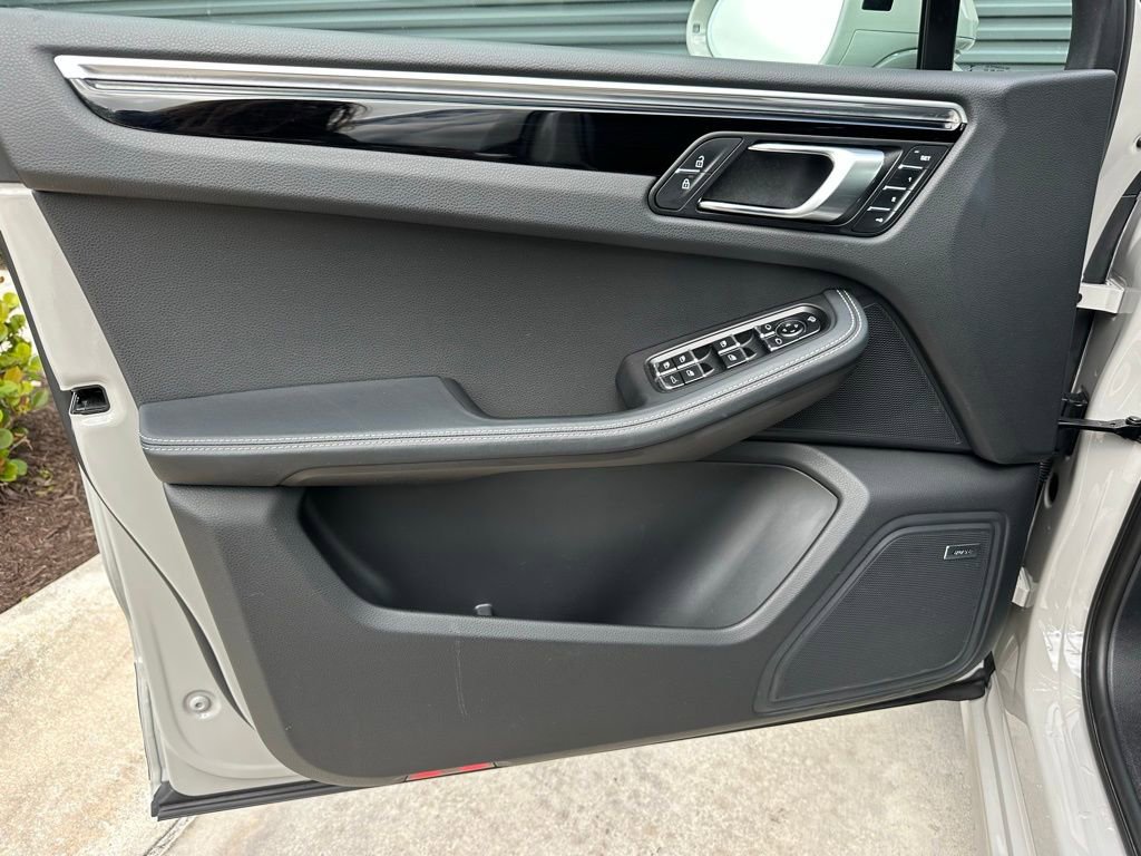 Certified 2023 Porsche Macan S image 20