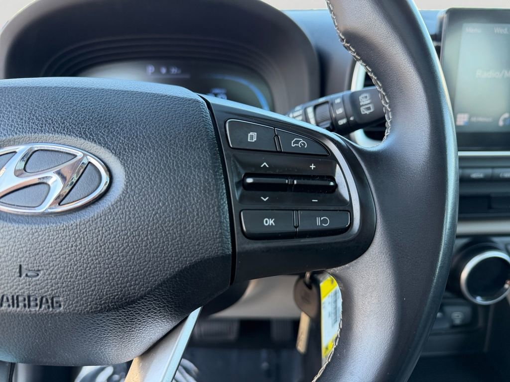 Used 2023 Hyundai Venue SEL image 19