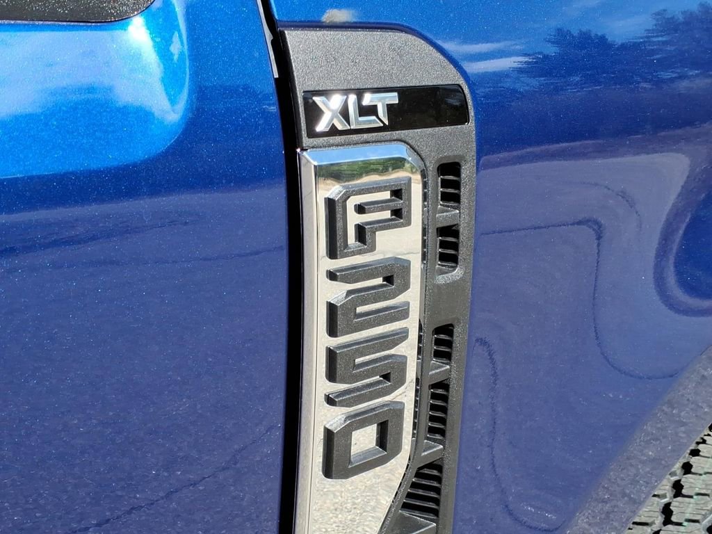 New 2026 Ford F250 XLT w/ FX4 Off-Road Package AWD/4WD image 12