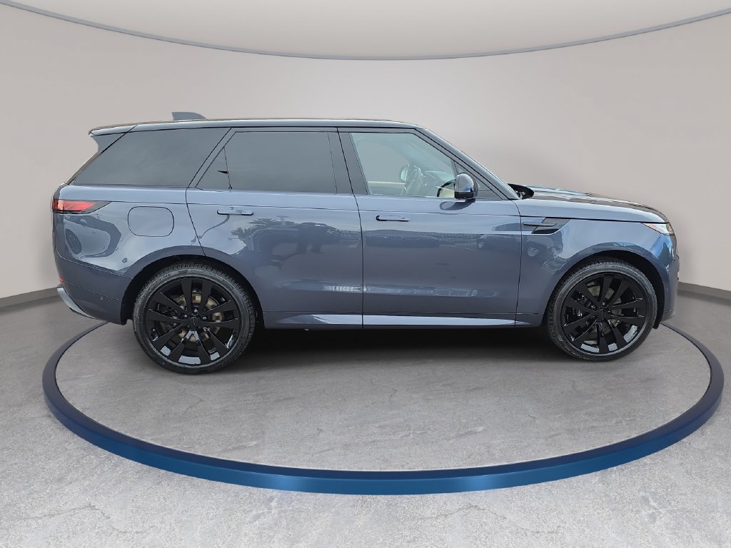 New 2027 Land Rover Range Rover Sport Dynamic SE AWD/4WD image 4