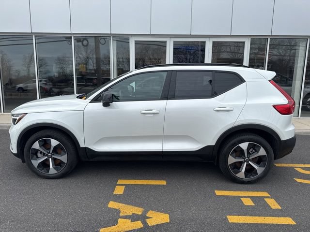 Certified 2025 Volvo XC40 B5 Plus AWD/4WD video 2