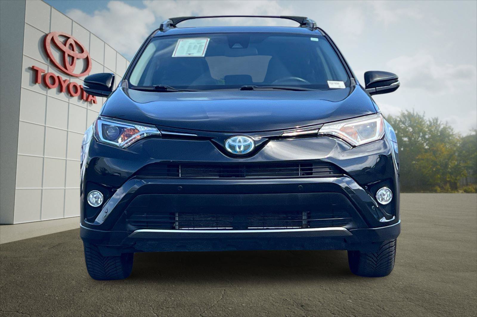 Used 2017 Toyota RAV4 XLE w/ Convenience Package AWD/4WD image 8