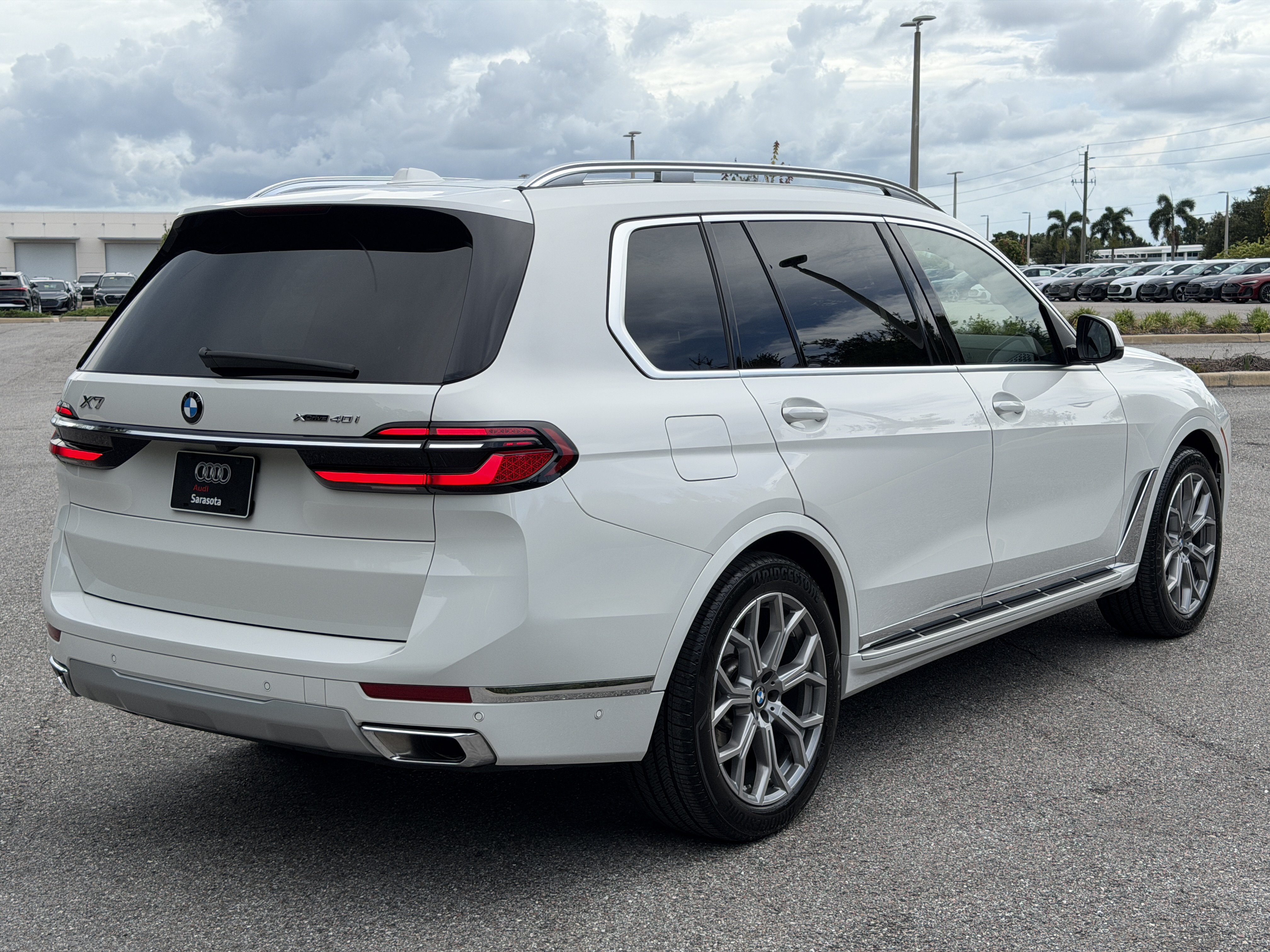 Used 2024 BMW X7 xDrive40i w/ Premium Package AWD/4WD image 7