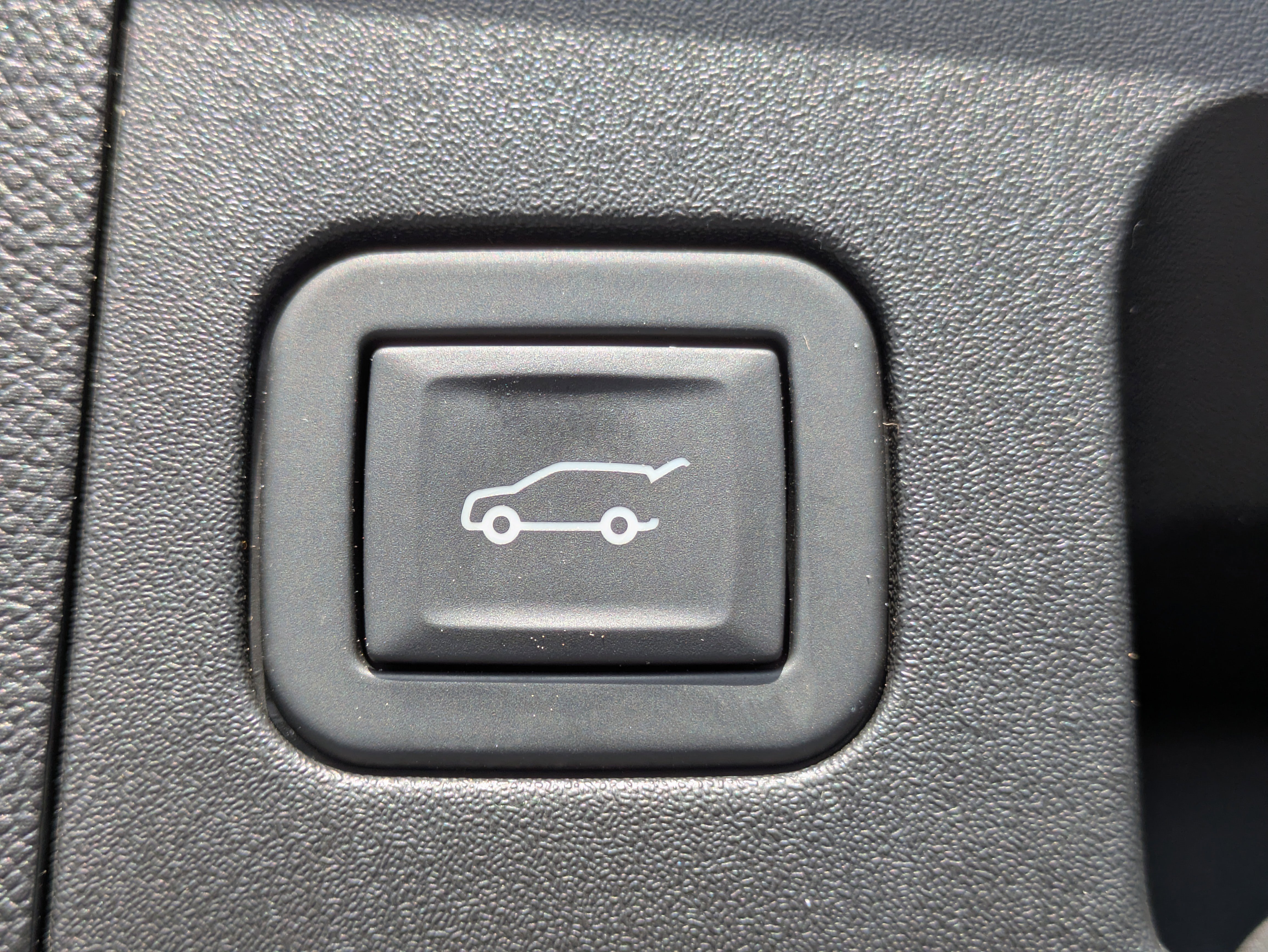 Used 2023 Cadillac XT4 Sport w/ Cold Weather Package image 8