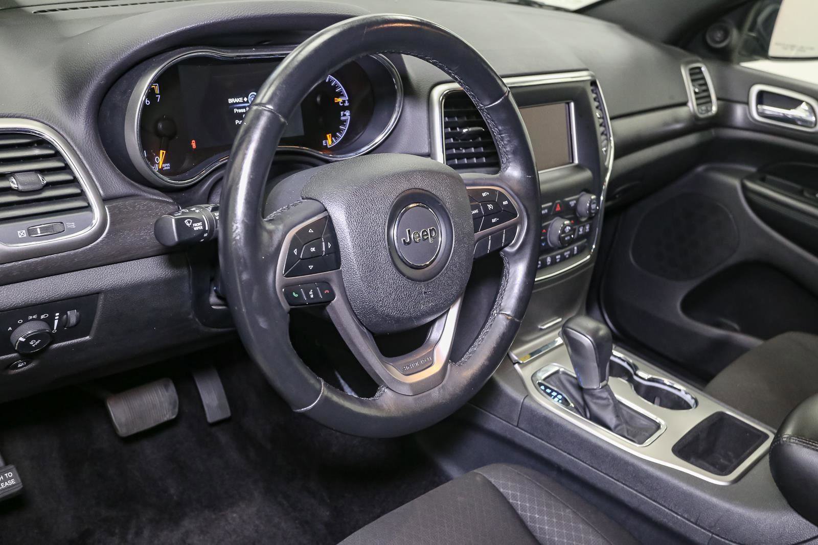 Used 2018 Jeep Grand Cherokee Laredo image 22