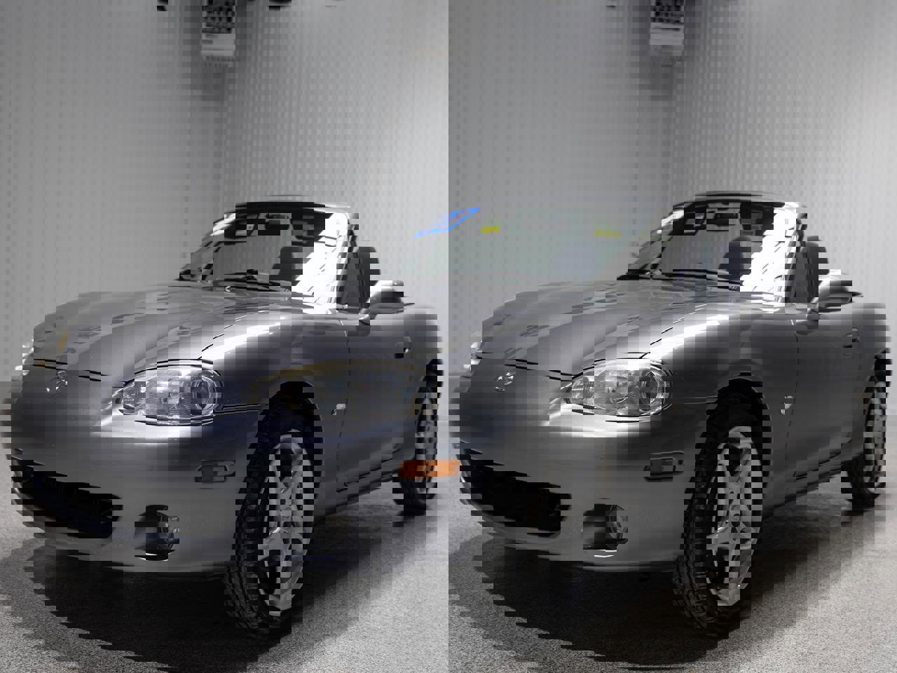 Used 2003 MAZDA MX-5 Miata image 2