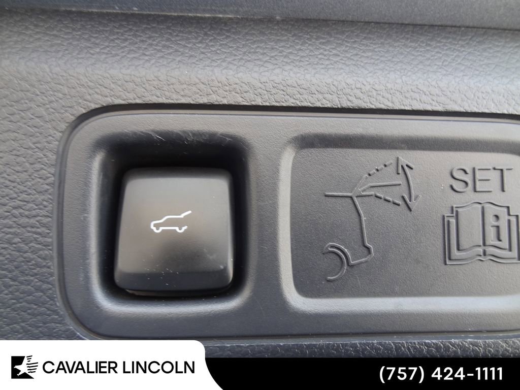 Certified 2024 Lincoln Navigator L 4WD image 11