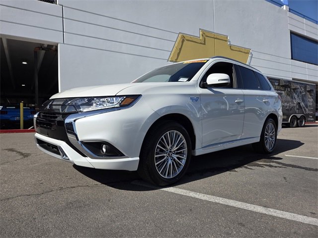 Used 2020 Mitsubishi Outlander SEL image 2