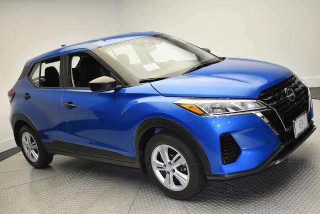 Certified 2025 Nissan Kicks Play S FWD image 3
