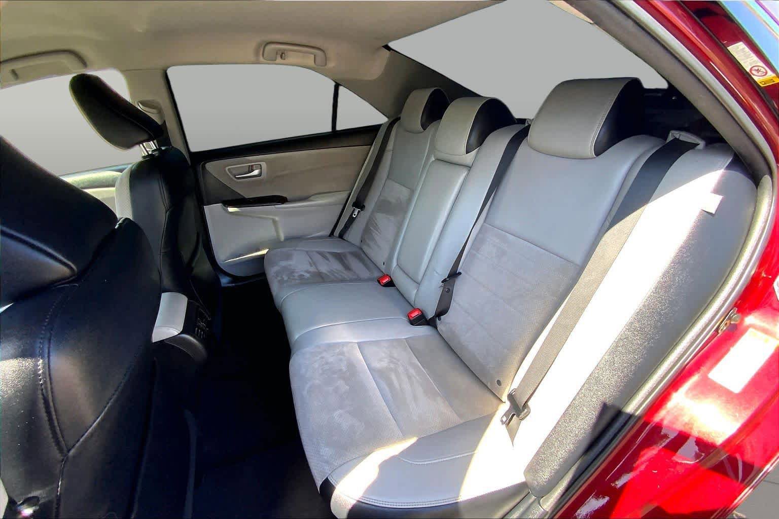 Used 2017 Toyota Camry XSE FWD image 18