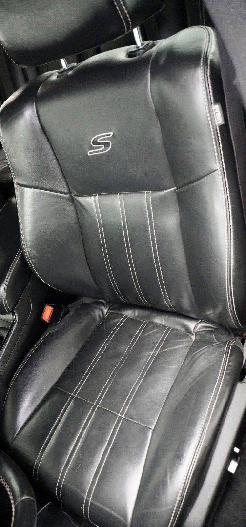 Used 2016 Chrysler 300 S image 4