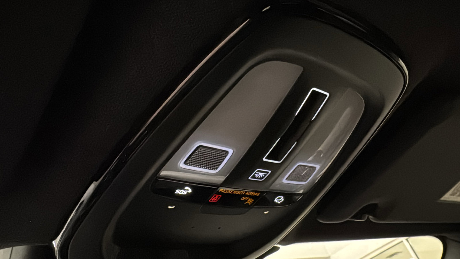 New 2026 Volvo XC40 B4 Plus w/ Climate Package FWD image 20