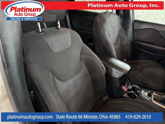 Used 2015 Jeep Cherokee Latitude w/ Comfort/Convenience Group AWD/4WD image 36