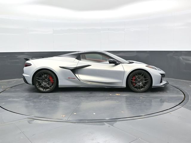 Used 2024 Chevrolet Corvette Z06 RWD image 8
