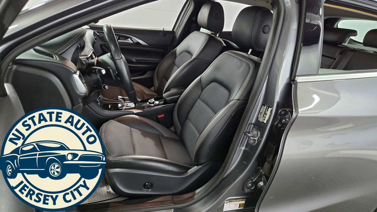 Used 2018 INFINITI QX30 AWD image 24