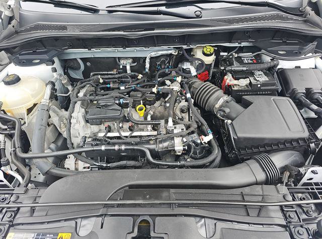 Used 2022 Ford Escape SE w/ SE Sport Appearance Package image 16