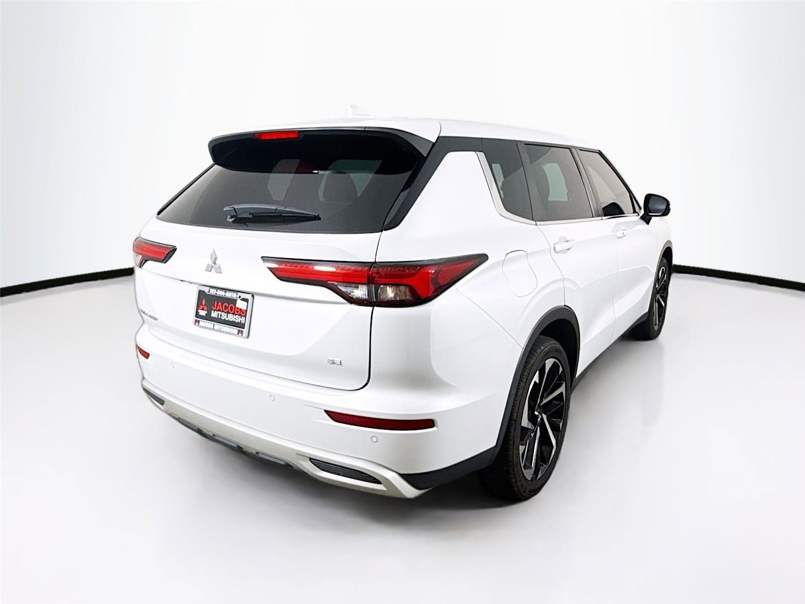 Used 2023 Mitsubishi Outlander SE FWD image 34