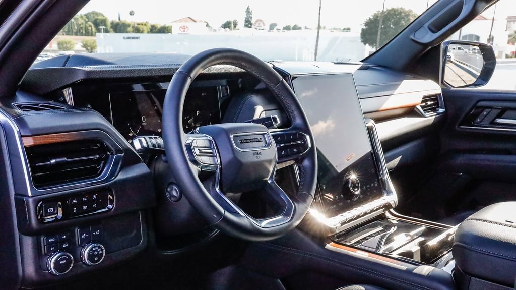 Used 2025 GMC Yukon Denali AWD/4WD image 23