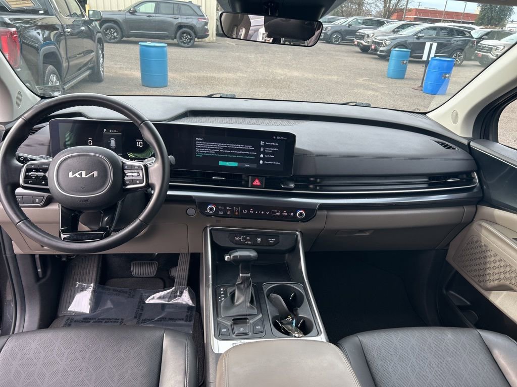 Used 2025 Kia Carnival image 17