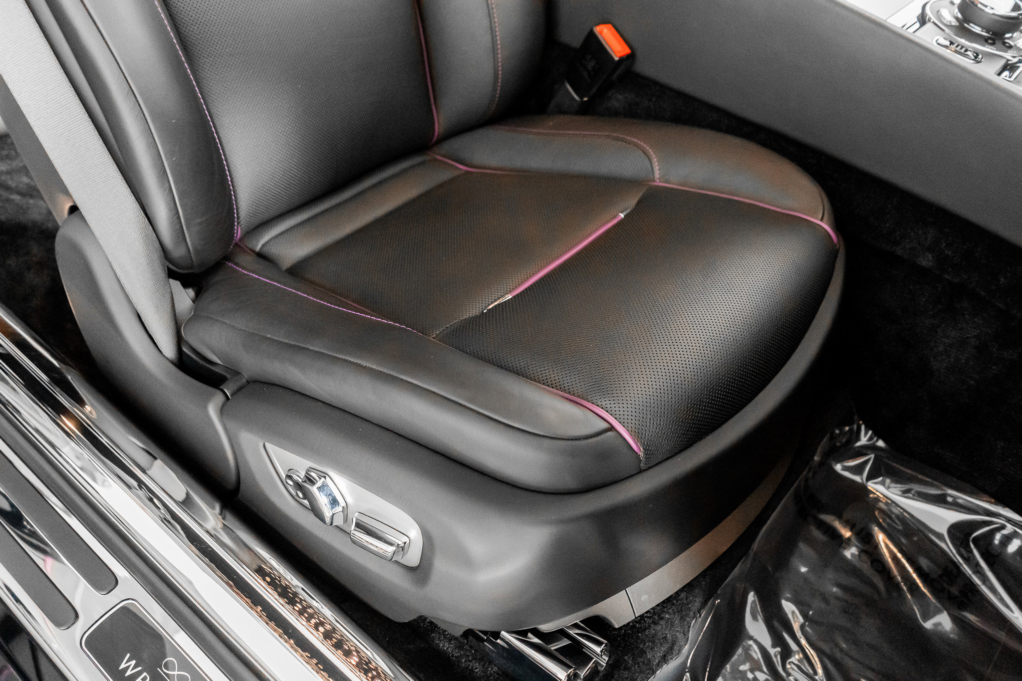 Used 2020 Rolls-Royce Wraith RWD image 38