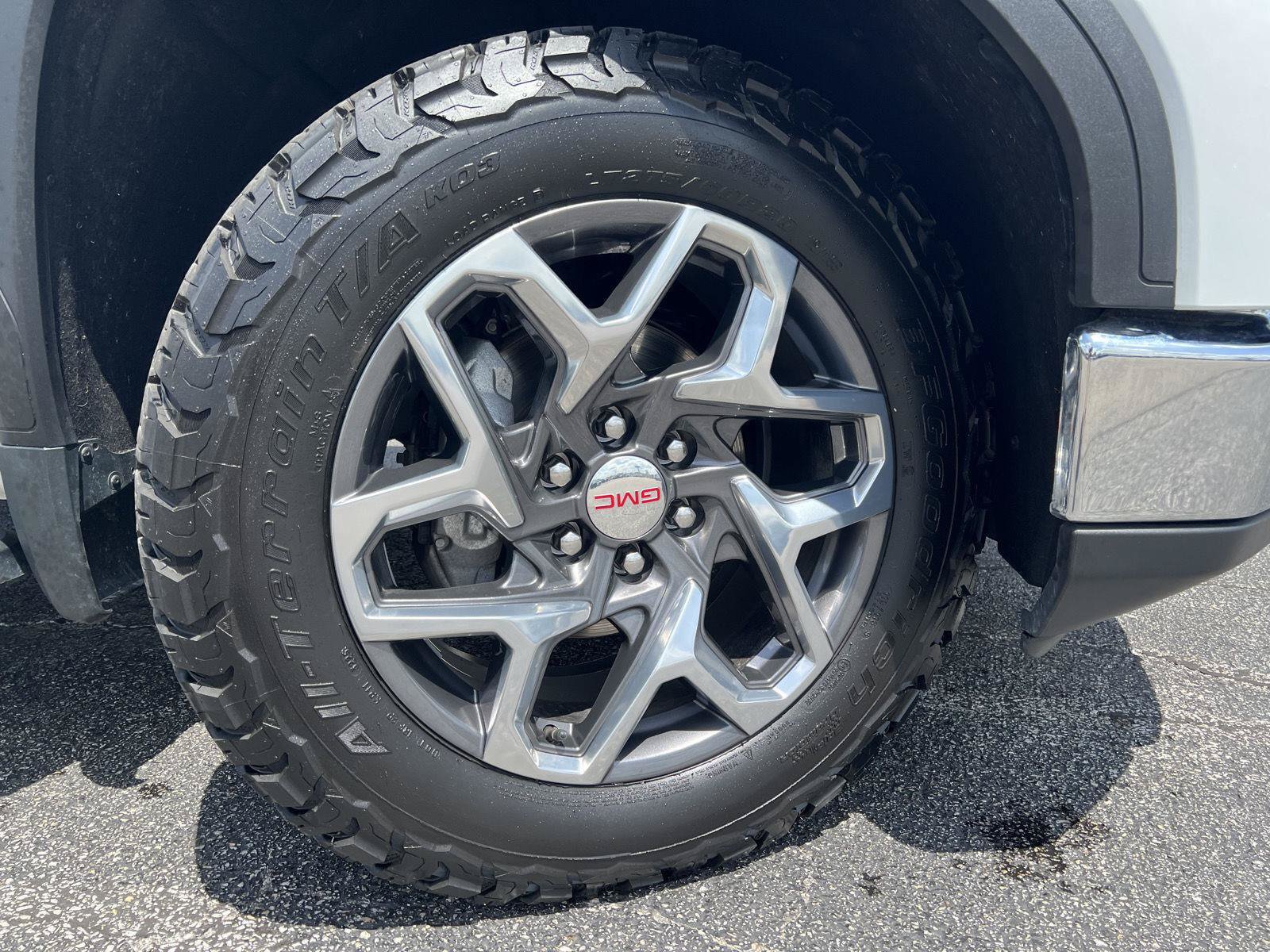 Used 2023 GMC Sierra 1500 SLT w/ SLT Premium Plus Package AWD/4WD image 2