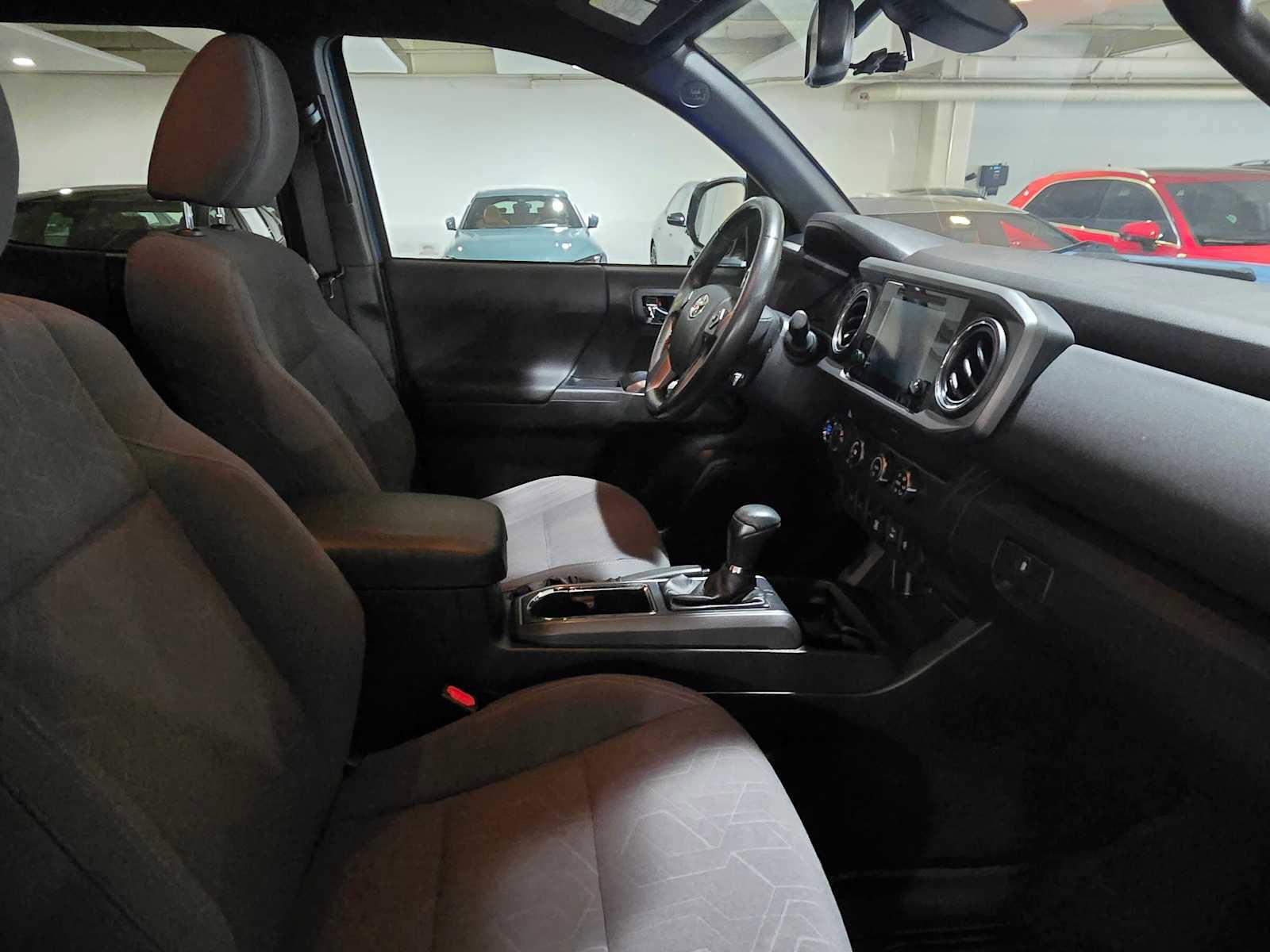 Used 2019 Toyota Tacoma TRD Off-Road w/ Technology Package AWD/4WD image 10