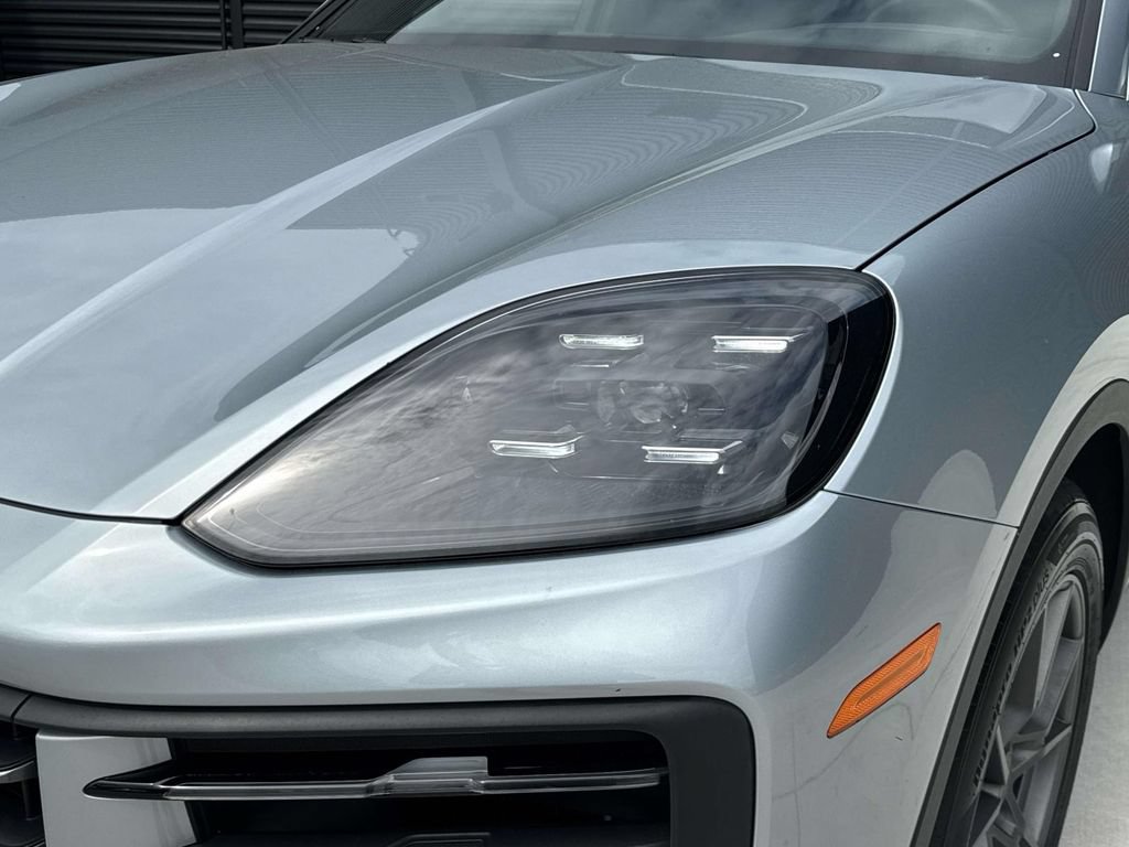 Certified 2025 Porsche Cayenne AWD/4WD image 7