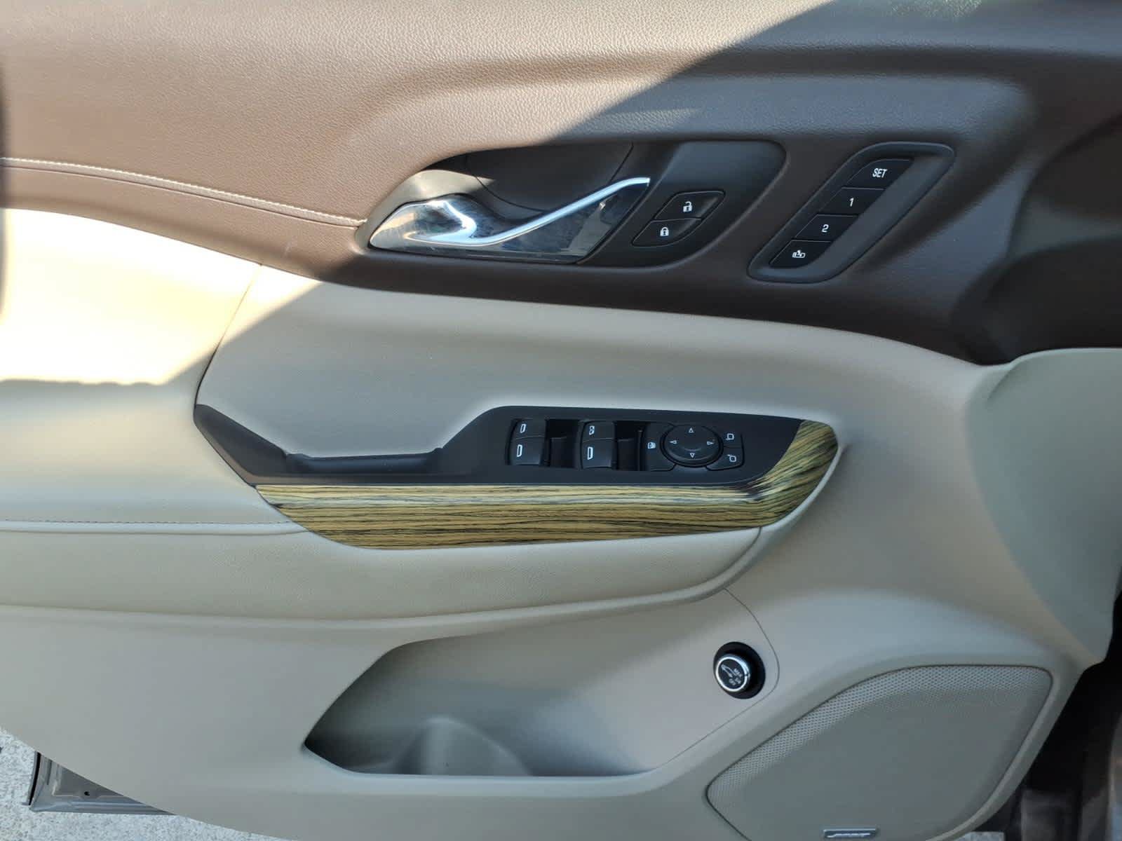 Certified 2019 GMC Acadia Denali w/ Technology Package FWD image 3