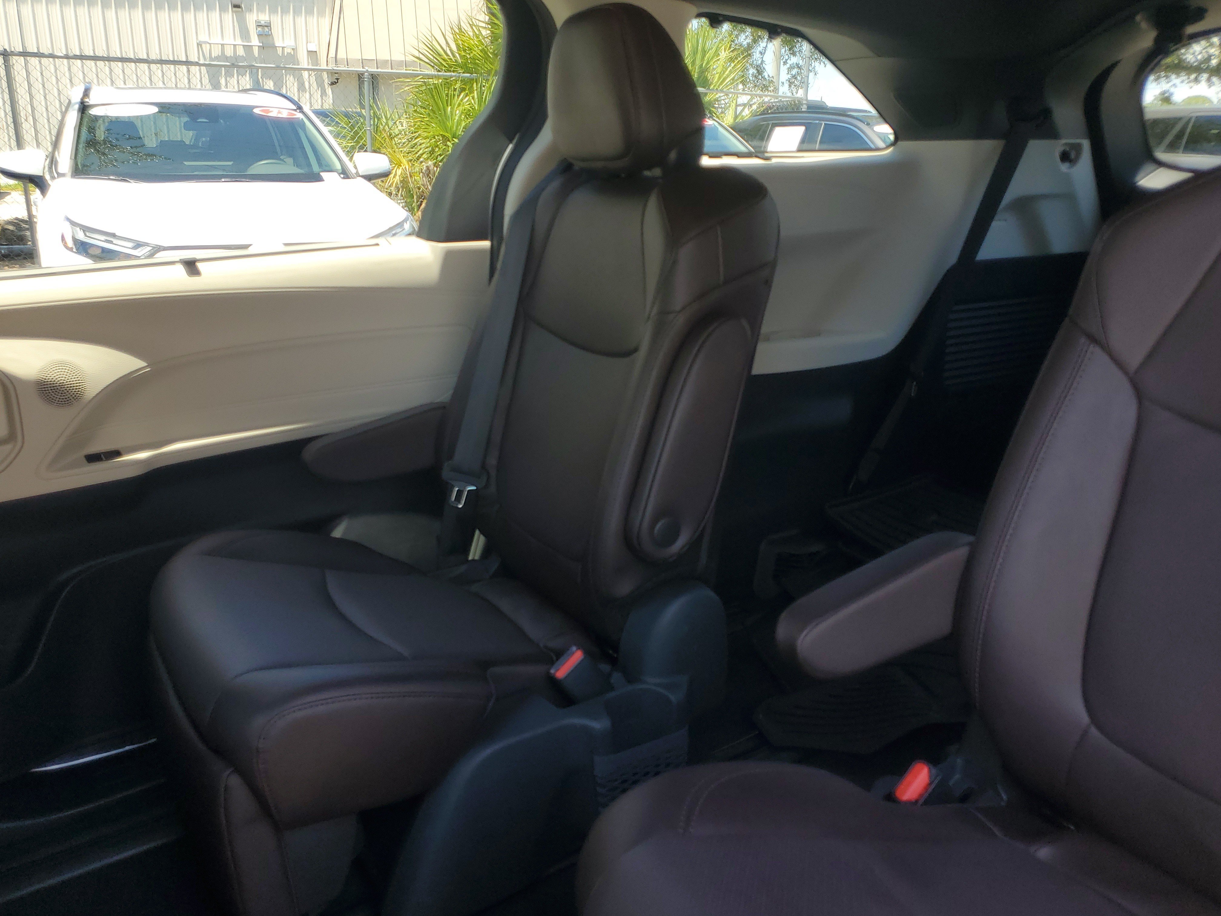 Certified 2023 Toyota Sienna Platinum FWD image 12
