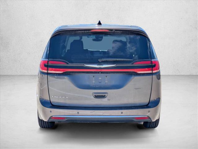 Used 2023 Chrysler Pacifica Touring-L image 6