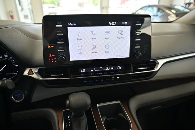 Used 2023 Toyota Sienna LE AWD/4WD image 16