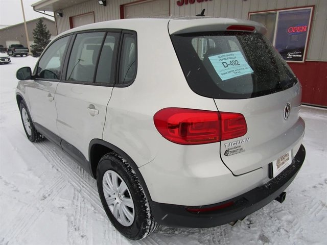 Used 2013 Volkswagen Tiguan S image 9