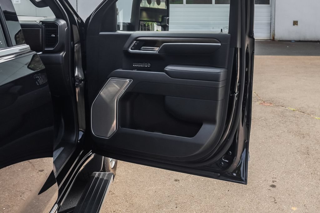 Used 2025 Chevrolet Silverado 1500 High Country w/ High Country Premium Package AWD/4WD image 16
