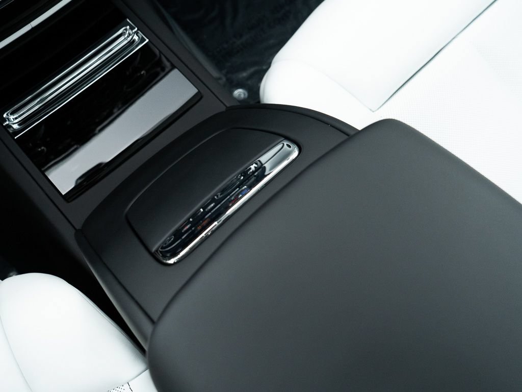 Certified 2026 Rolls-Royce Phantom Sedan w/ Leather Finishing Pack RWD image 39
